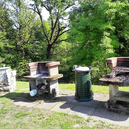 Motta Con Piscina E Tennis 아파트