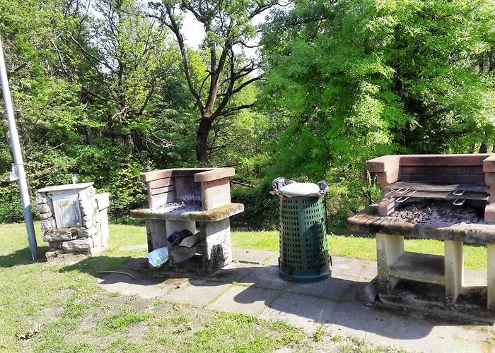 Motta Con Piscina E Tennis Daire