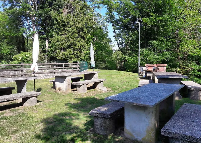 Motta Con Piscina E Tennis Daire *