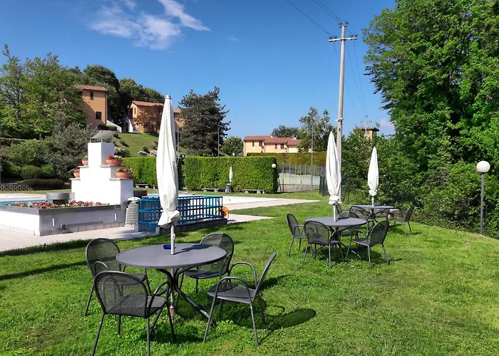 Motta Con Piscina E Tennis * Brisino