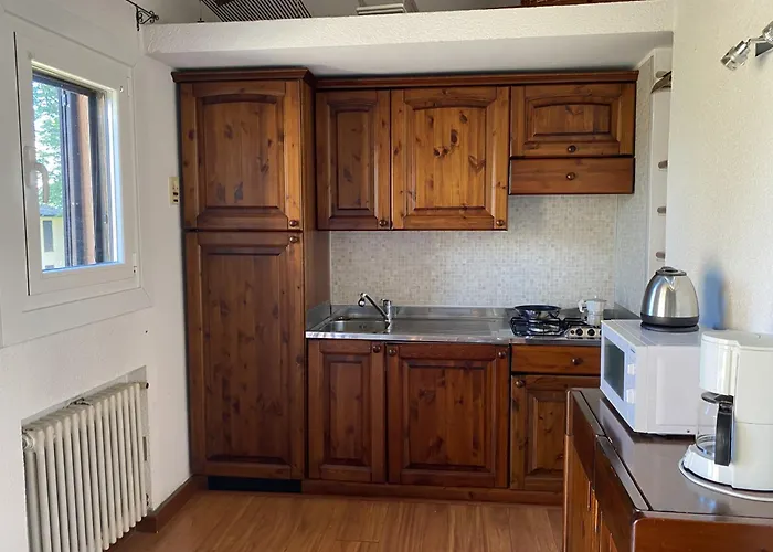 Daire Motta Con Piscina E Tennis *