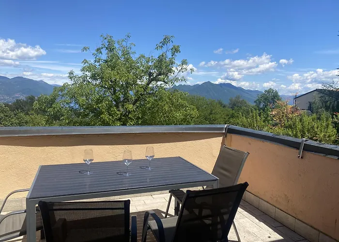 Daire Motta Con Piscina E Tennis