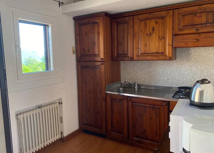 아파트 Motta Con Piscina E Tennis