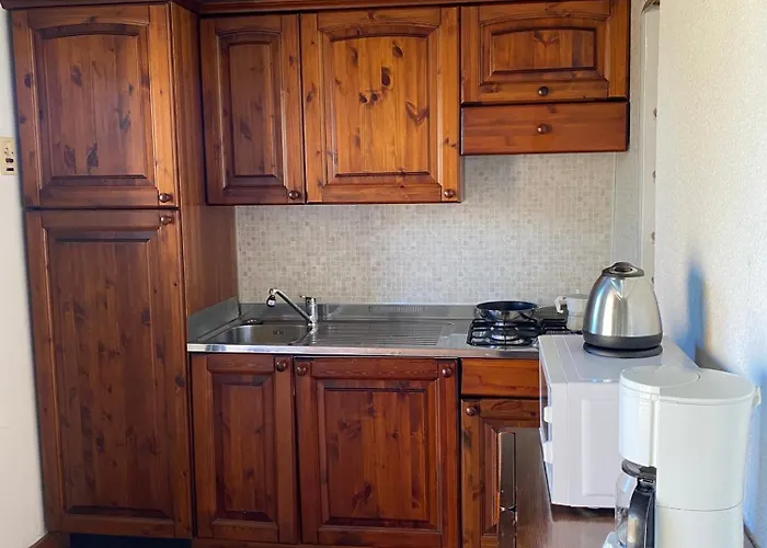 Motta Con Piscina E Tennis