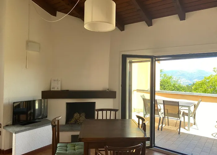 Motta Con Piscina E Tennis *