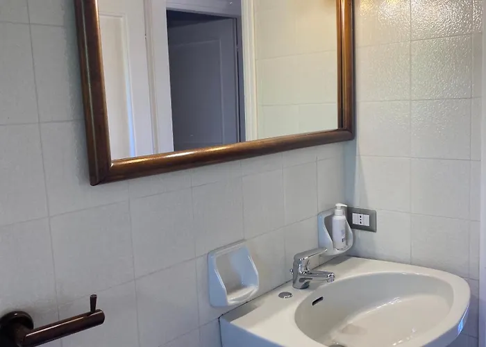 Motta Con Piscina E Tennis * Brisino