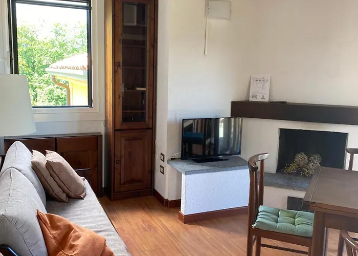 Motta Con Piscina E Tennis 아파트 *