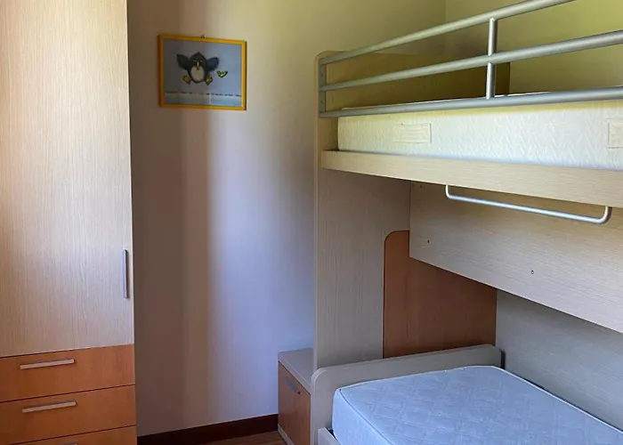 아파트 Motta Con Piscina E Tennis