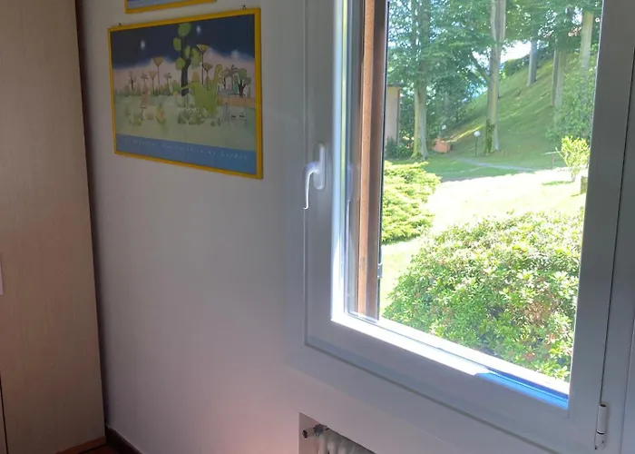 아파트 Motta Con Piscina E Tennis