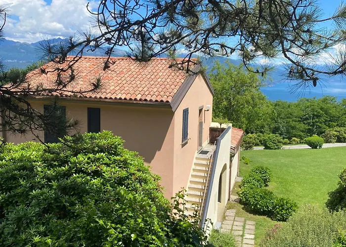 Motta Con Piscina E Tennis Daire *